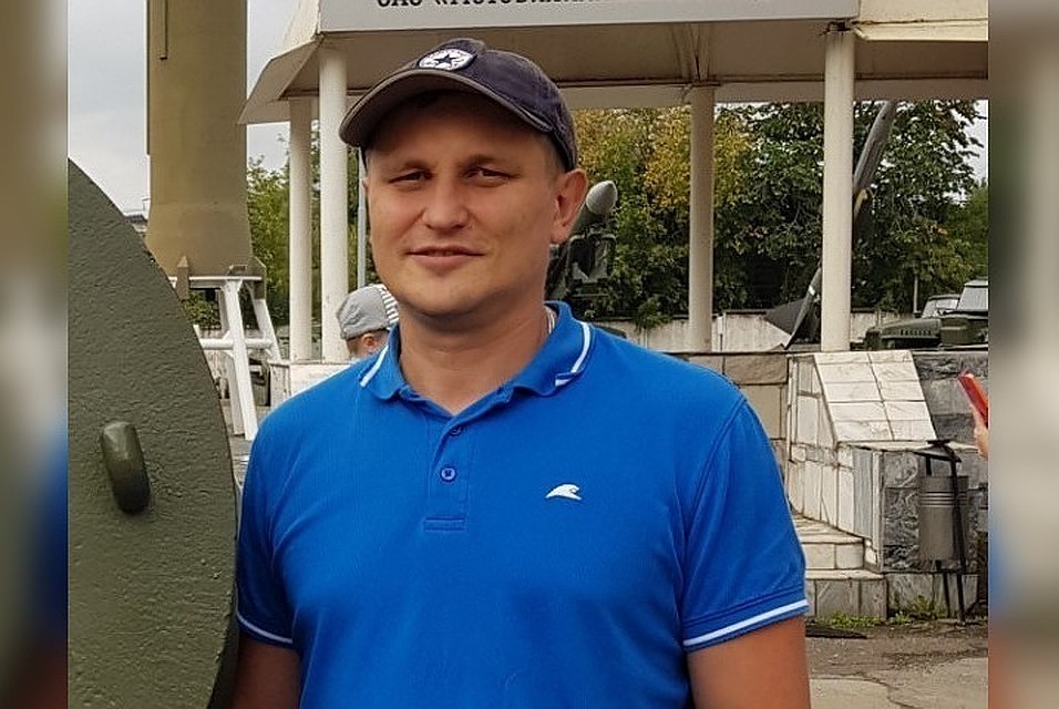 Игорь Бурдин не стал дожидаться отца, сел в автобус и уехал. Фото: семейный архив.