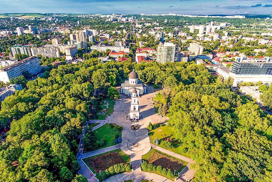 Летний Кишинев красивее зимнего.