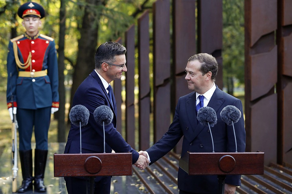 Премьер-министр РФ Дмитрий Медведев и премьер-министром Словении Марьян Шарец Фото: Дмитрий Астахов/POOL/ТАСС