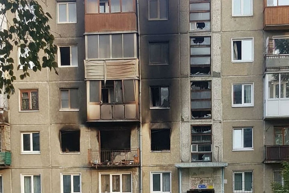 Взрыв газа стал причиной крупного пожара в жилом доме в Ангарске. Фото: группа "Инцидент Иркутск"