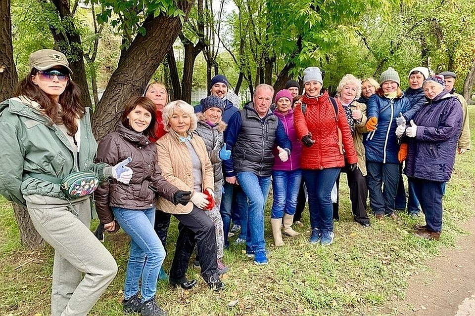 Собрали мусор и посадили деревья красноярцы во время субботника ФОТО: пресс-служба администрации города