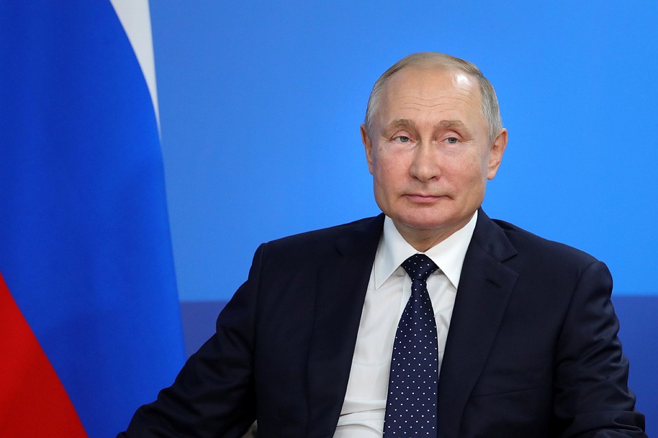 Владимир Путин подписал документы о помиловании нескольких осужденных.