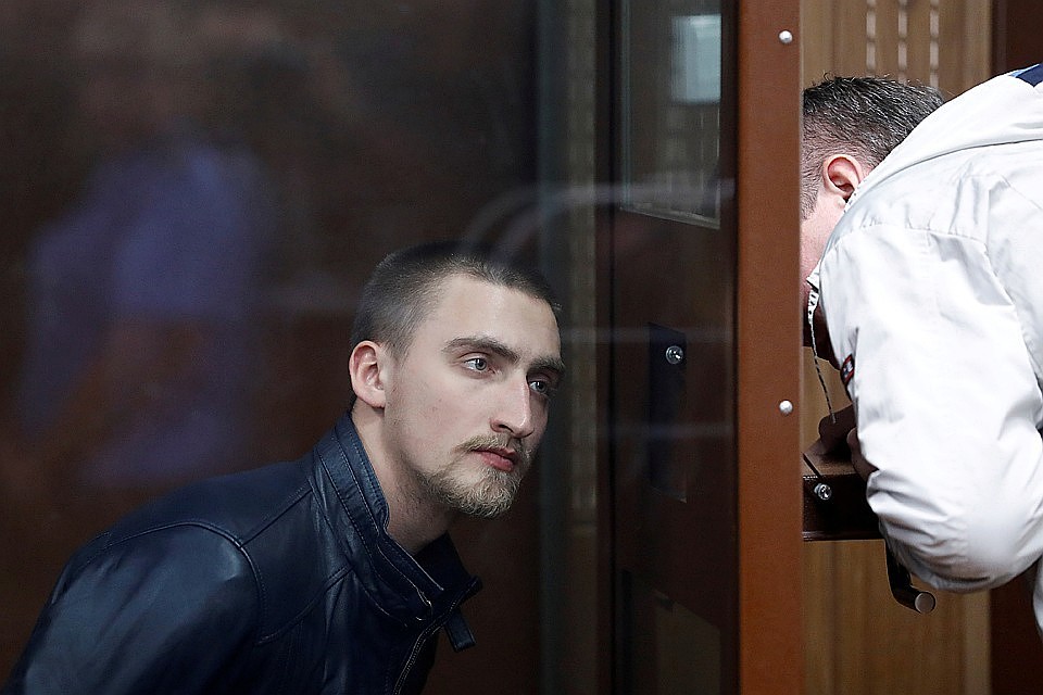Суд приговорил Устинова к 3,5 годам колонии.