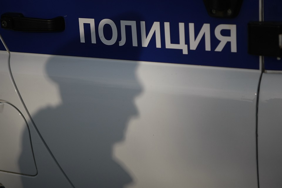 На выезде из города и на центральных улицах дежурят сотрудники ГИБДД.