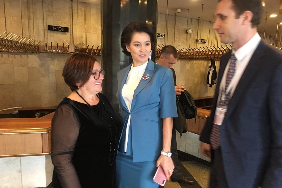 Союз женщин и председатель правления Наталья Баскова поздравила Маргариту Павлову с назначением на должность сенатора от Челябинской области