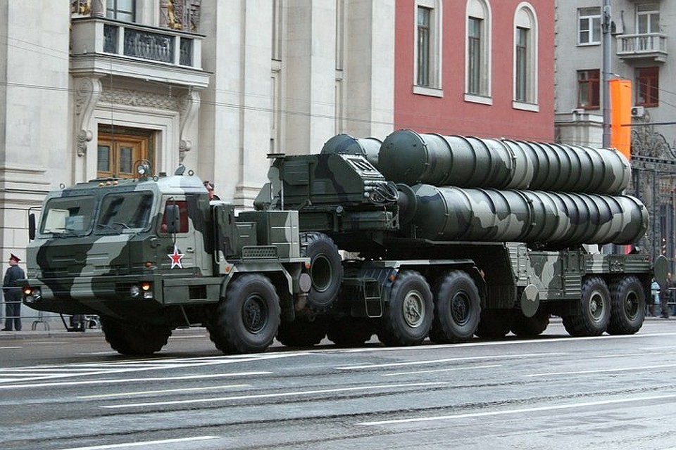 Ракетный комплекс С-400 на параде в Москве.