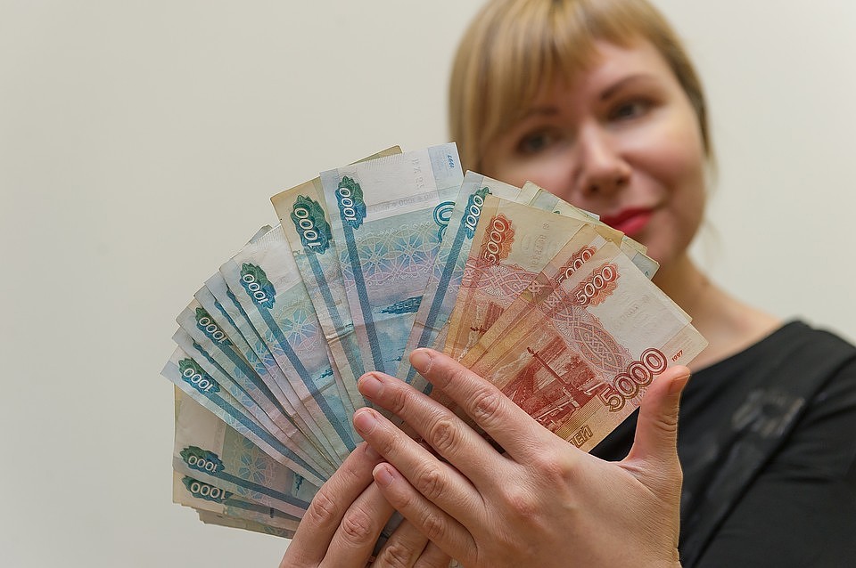 В Челябинске выросла зарплата. Но ненамного.