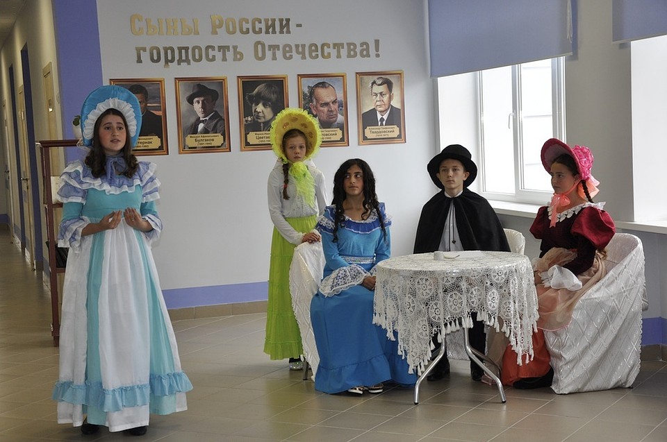 Школьники играли роли литературных героев. Фото пресс-службы администрации Корочанского района