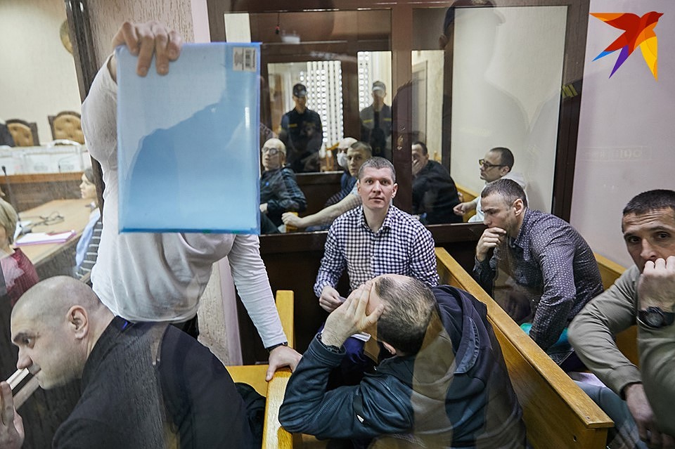 В Минском областном суде началось судебное слушание по делу о поставке в Беларусь мака.