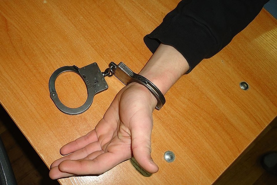 Военный пять раз крал имущество со склада