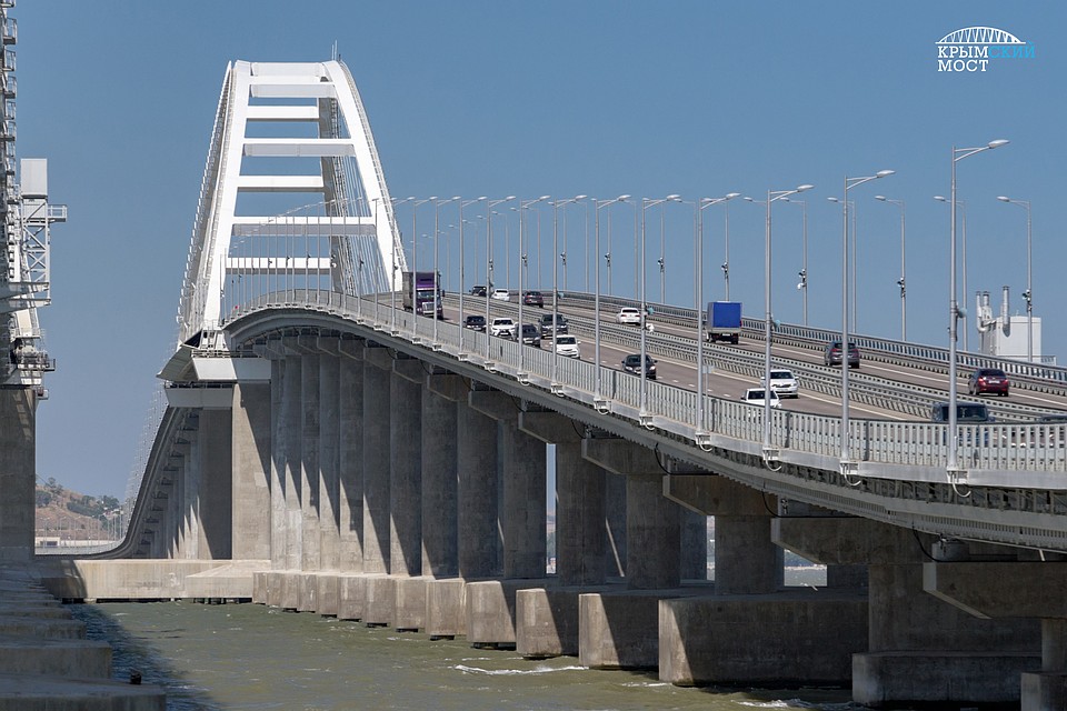 На Крымском мосте хорошая мобильная связь. Фото: инфоцентр "Крымский мост"