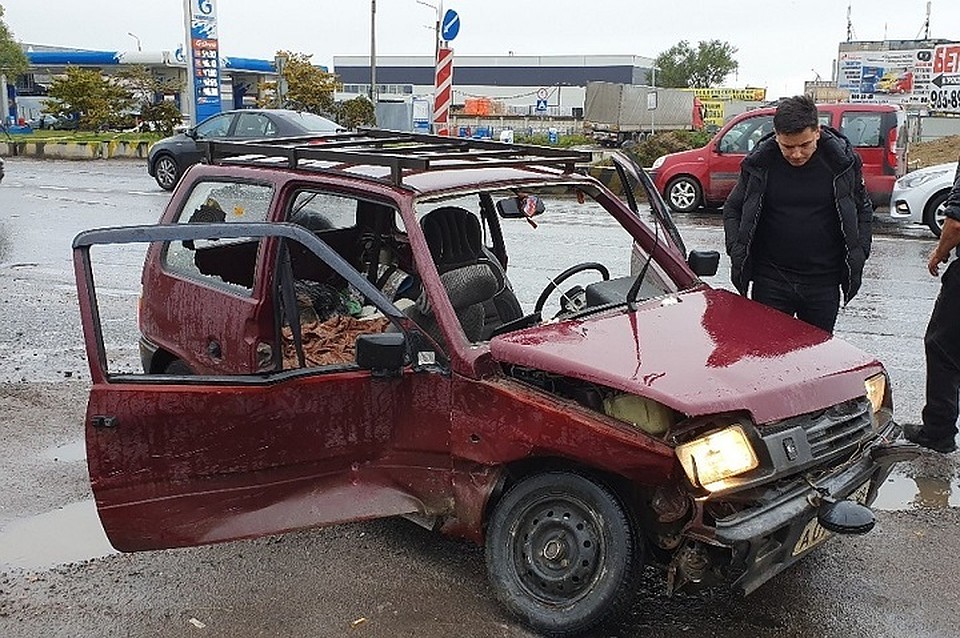 На Таллинском шоссе пьяный водитель на "Оке" устроил ДТП с такси