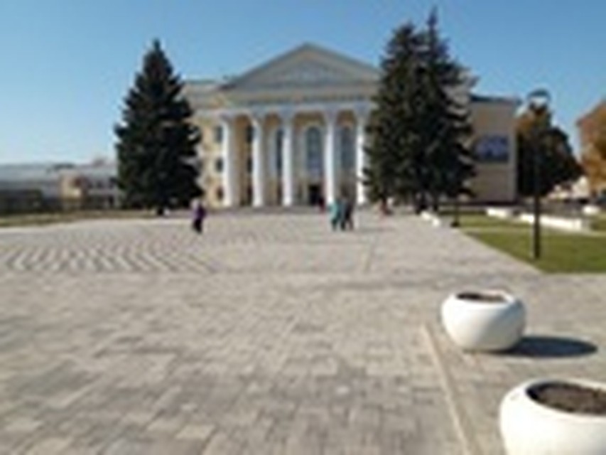 В Шебекинском городском округе благоустроена площадь возле Модельного Дома культуры. Фото пресс-службы администрации округа