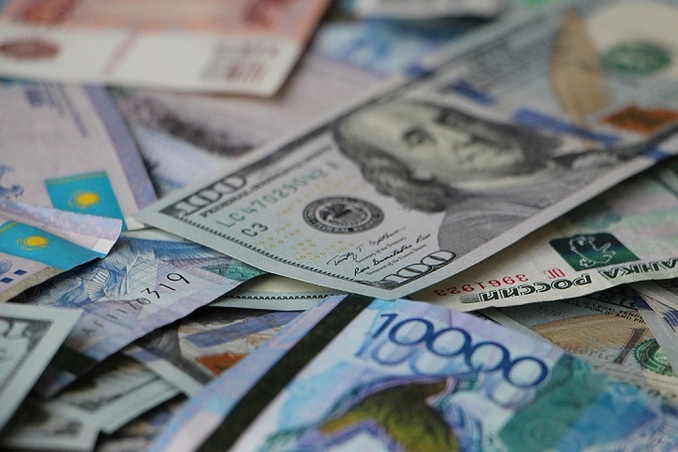 Средневзвешенный курс доллара составил 388,89 тенге