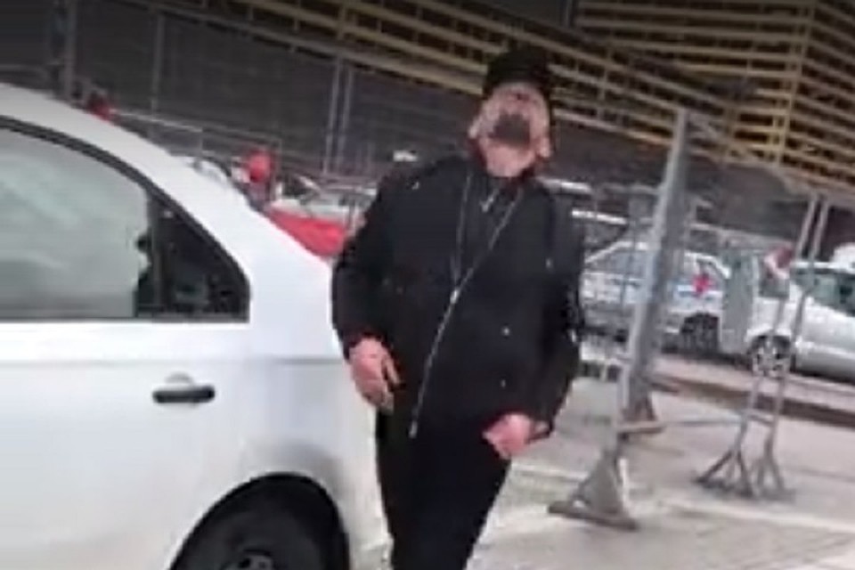 В Петербурге заметили таксиста, устроившего неадекватные танцы