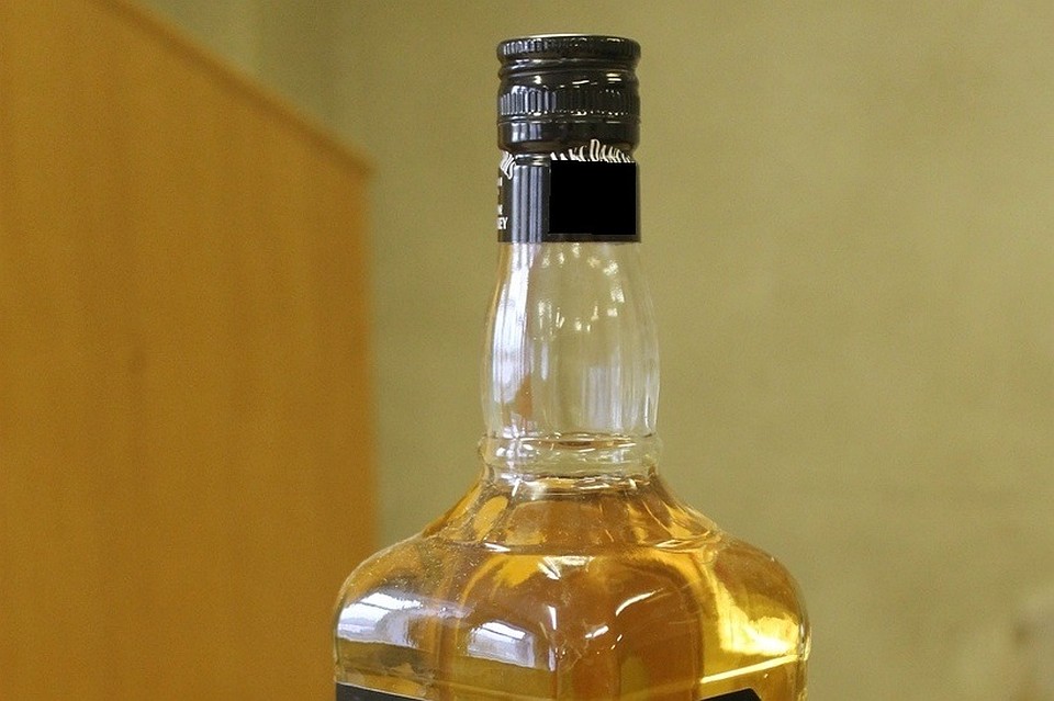 Орудием преступления стала стеклянная бутылка.