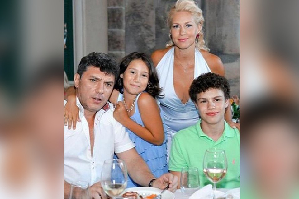Екатерина Одинцова родила известному политику сына Антона и дочку Дину.