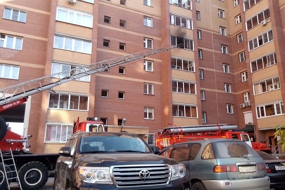 При тушении пожара были задействованы четыре единицы техники. Фото: очевидцы.