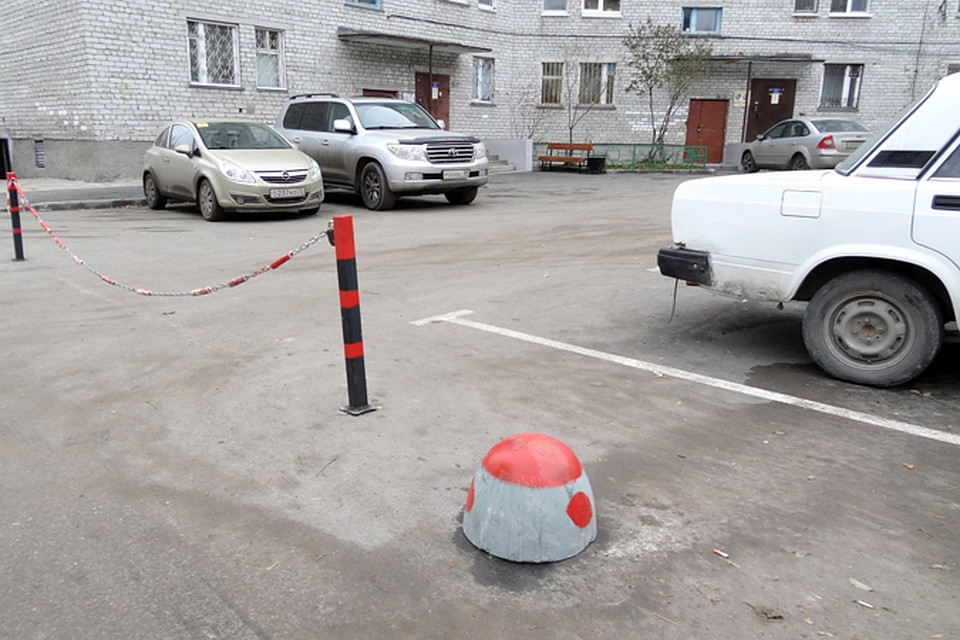 У домов на улице Самарцева в Тюмени ограничат стоянку транспорта.
