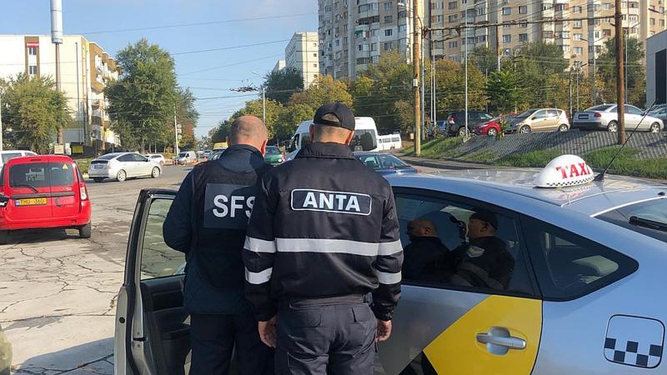 В Кишиневе взялись за таксистов