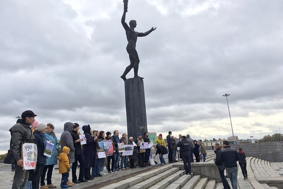 Сегодня, 13 октября, петербуржцы собрались на митинг в защиту СКК на проспекте Юрия Гагарина. Фото: сообщество "Зеленая коалиция Петербурга" ВКонтакте