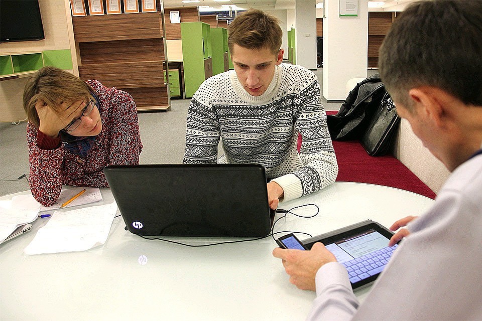 Со 2 по 4 ноября россиян ожидают очередные праздники. За работу в эти дни положено платить вдвойне