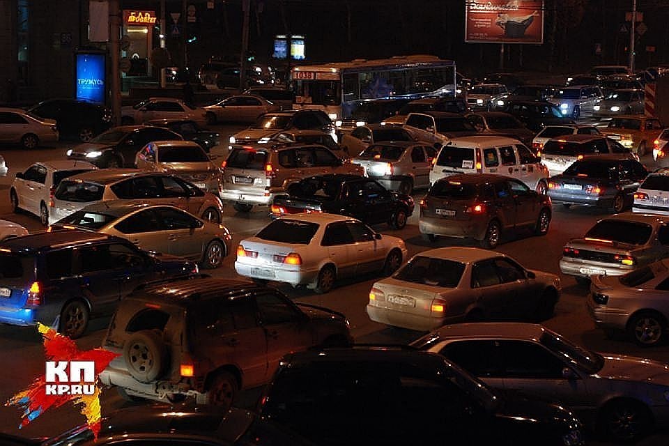 Традиционно вечером стоит весь центр города.