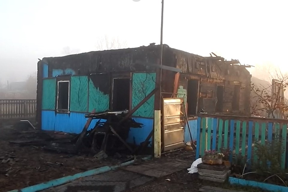 Пожар произошел в агрогородке Октябрьского района. Фото: стоп-кадр.