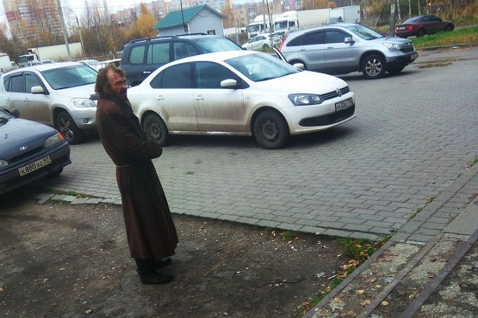 Взрослые боятся за детей, да и сами не горят желанием встретиться с бездомным в темном переулке. ФОТО: группа «Дядьково, Сокол Ярославль – Районы 76» «ВКонтакте».