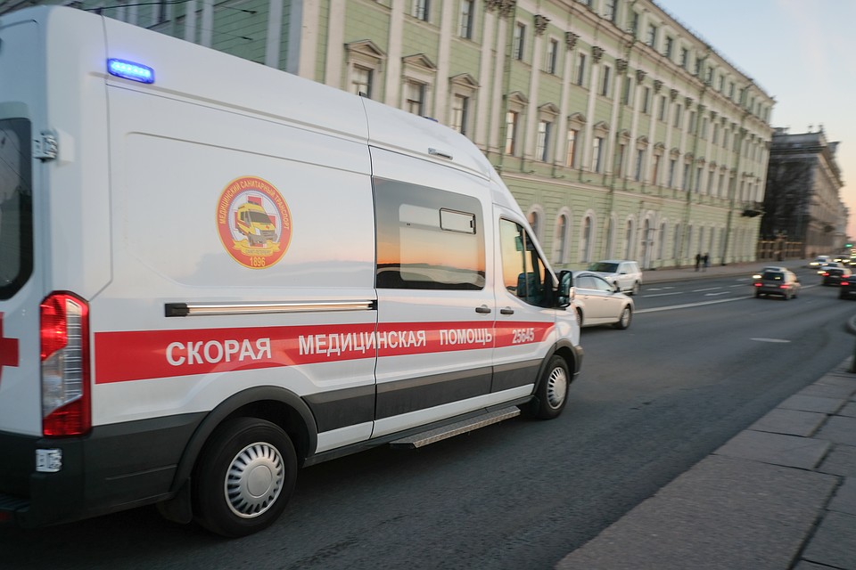 Житель Кингисеппа сутки истекал кровью, брошенный умирать рядом с трупом своей подруги в собственной квартире