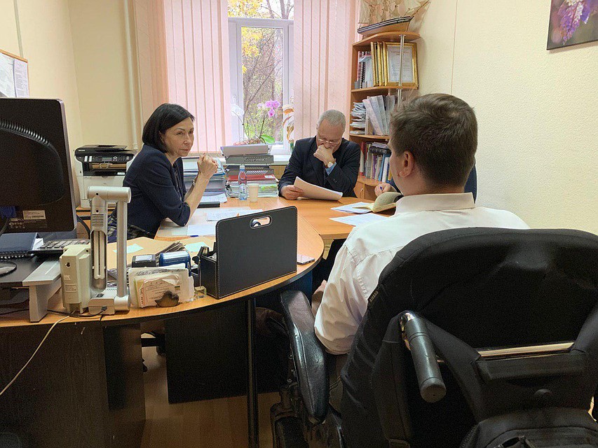 Наталья Котова на встрече с Николаем Ольховским поручила заместителю Владимиру Алейникову завести данные о движении автобусов в сервис "Яндекс. Транспорт".