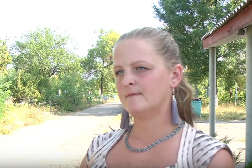 Ирина Дикун рассказала, что в поселке за сутки были попадания украинских снарядов в поликлинику и четыре частных дома. Фото: dnronline.su