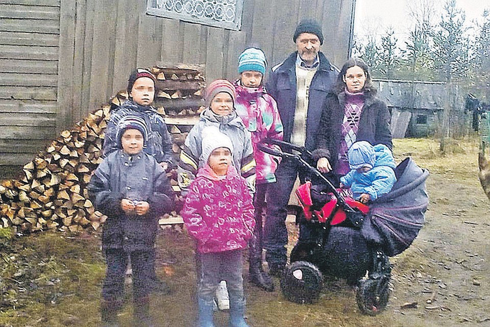Будущее конкретной многодетной семьи Лапшиных зависит от Фемиды. Окажется ли она слепой или заметит родителей с детьми? Фото: Иван МАХИНОВ
