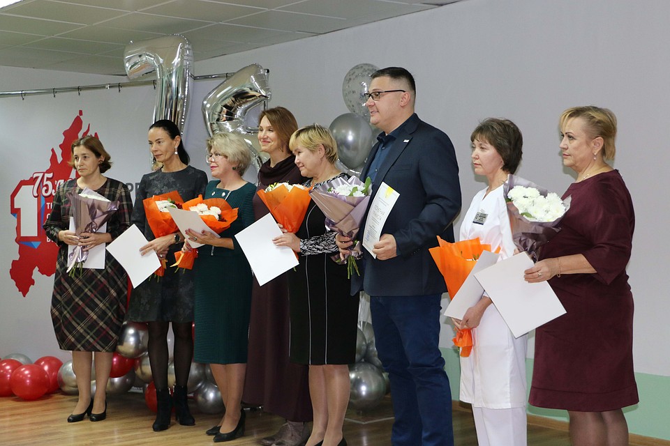 Крупнейшая клиника Тюменской области отмечает 75-летний юбилей. Фото - Тамара Шаргина.