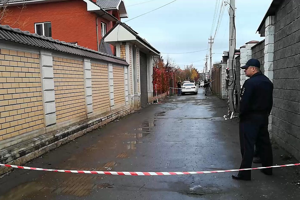 На месте происшествия работает полиция