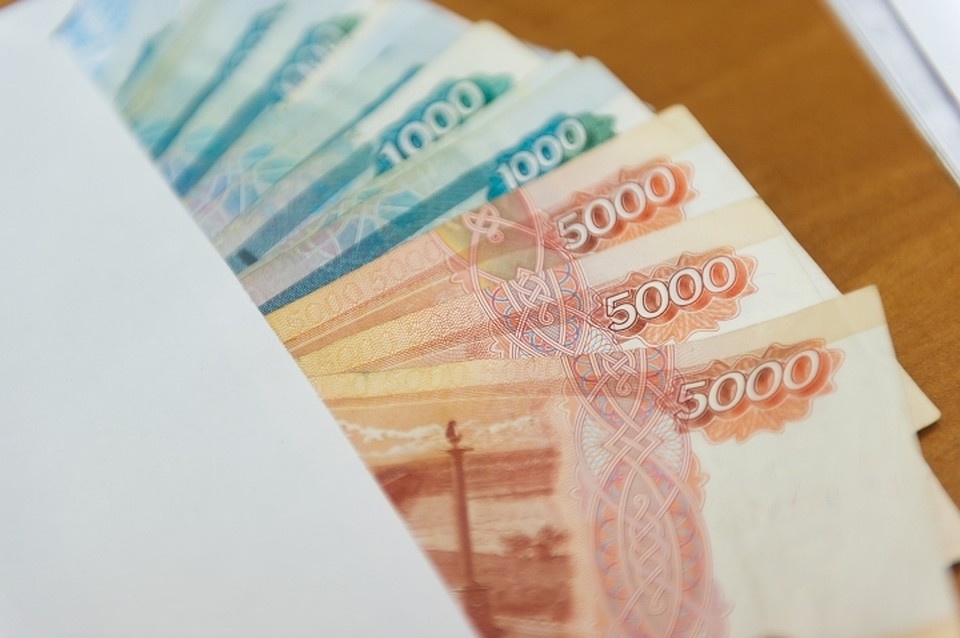 Экс-полицейский собрал взяток на сумму почти что в 150 тысяч рублей.