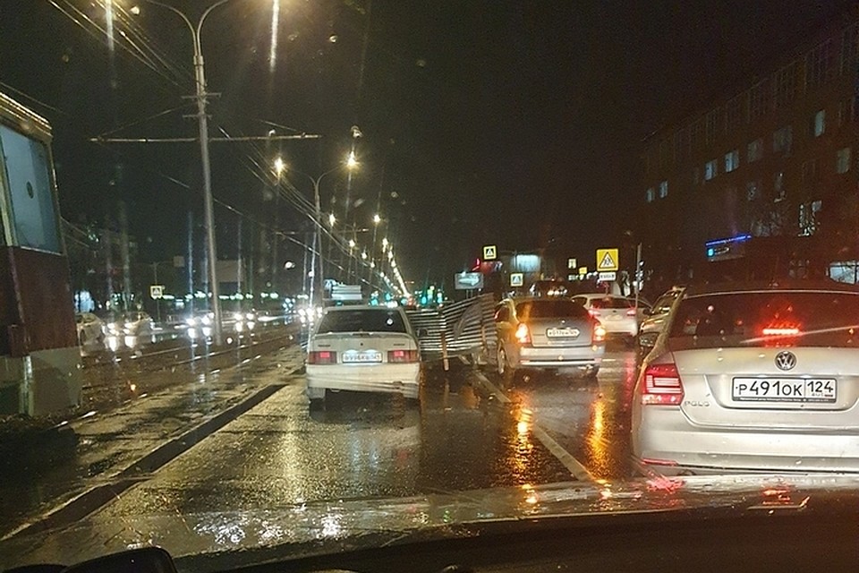 Больше всех пострадало правобережье: в Красноярске устраняют последствия непогоды