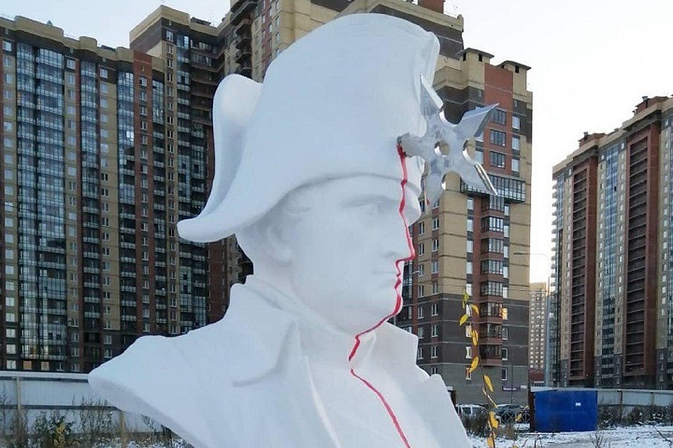 В Петербурге появился памятник снежинке / Фото: instagram.com/loketski