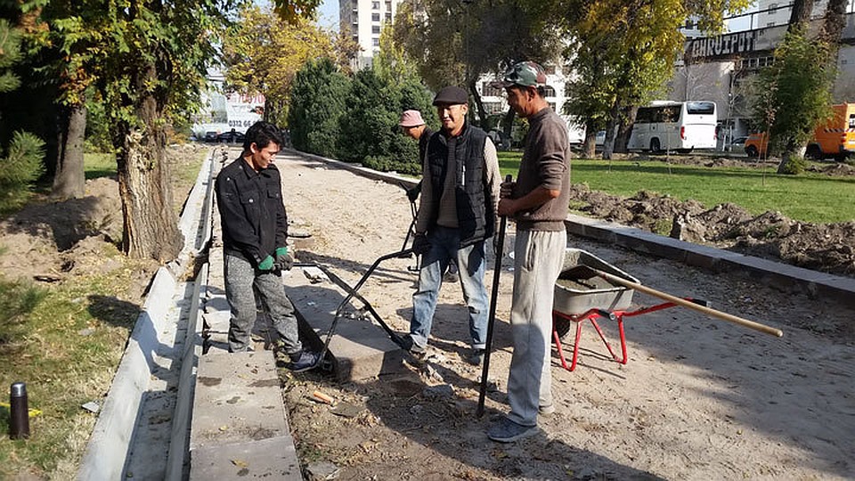 Сквер имени Горького закрыли на ремонт.