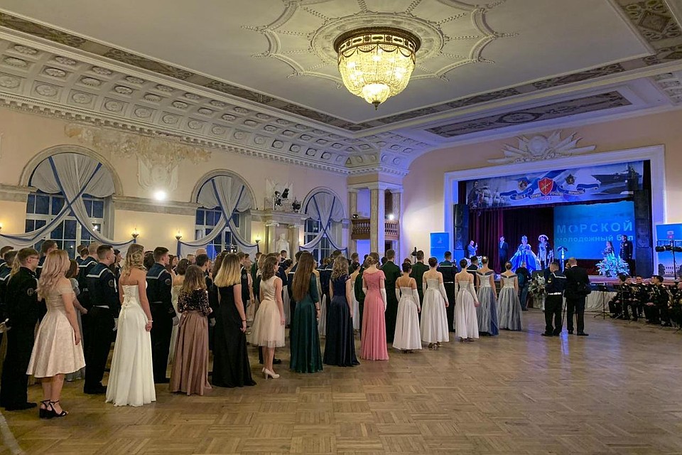 1 ноября 2019 года в Морском корпусе Петра Великого прошел Морской молодежный бал.