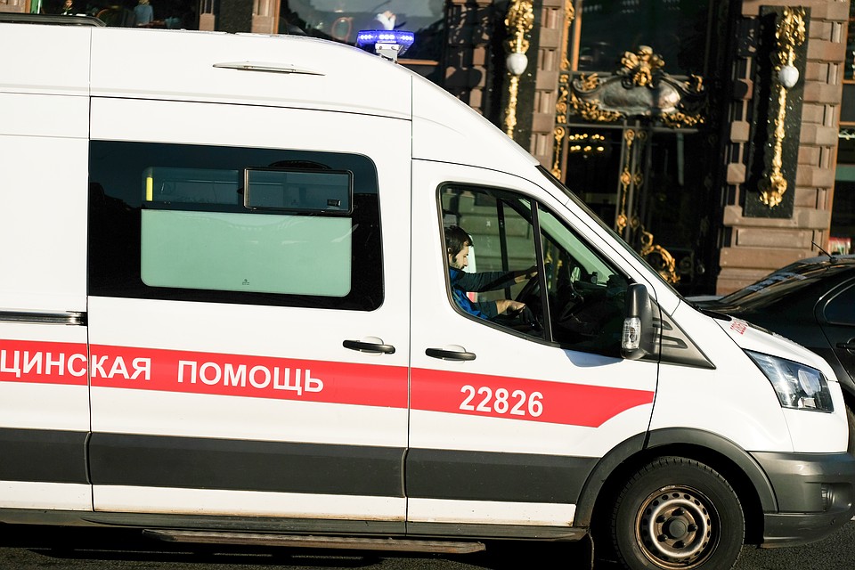 Мужчина с отрубленными пальцами, окровавленной головой и босиком шел по улице в Ленобласти