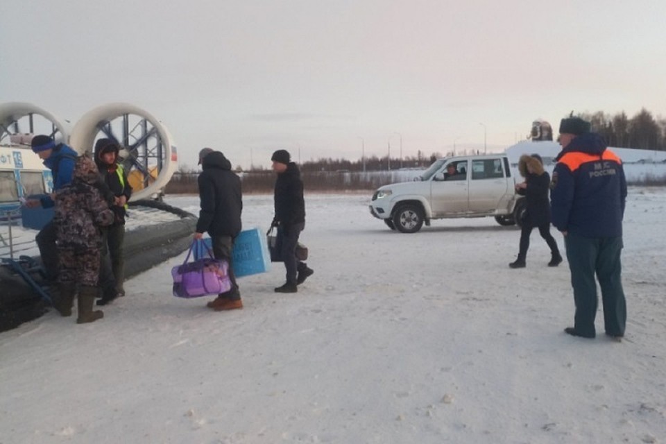 В районе переправы через Обь дежурят спасатели Фото: 89.mchs.gov.ru