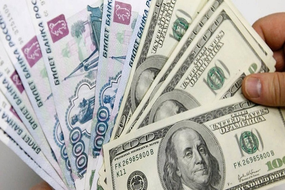 Средневзвешенный курс доллара США составил 388,49 тенге.
