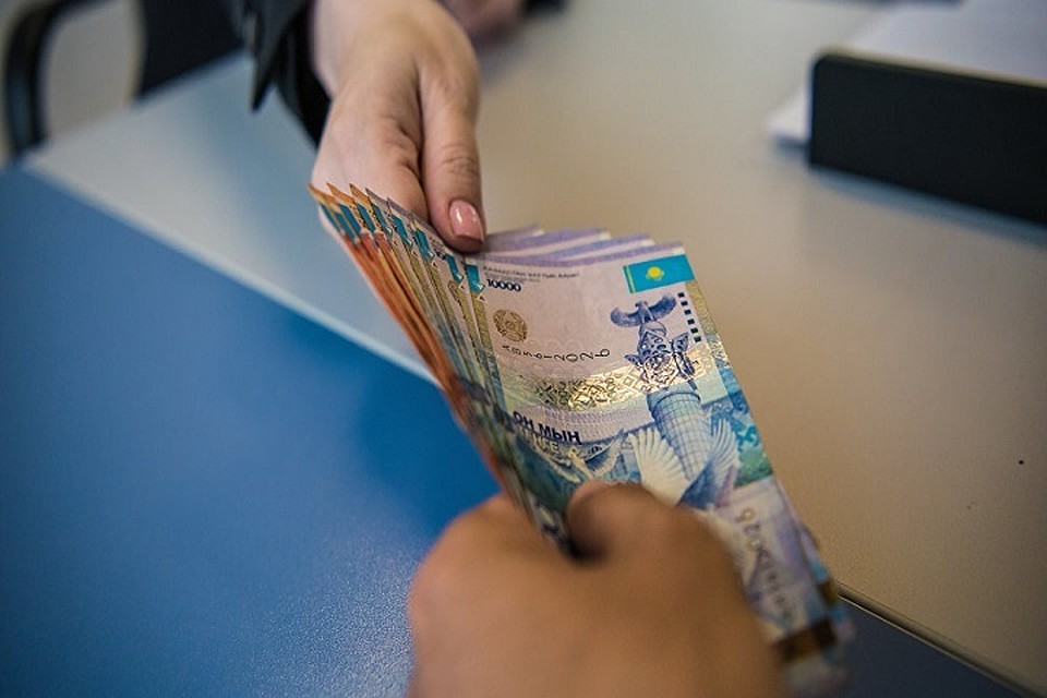 Человек, который работает на госслужбе, должен понимать, что он представитель государства и власти.
