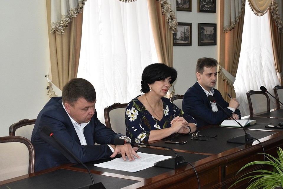 Глава города отметила, что программа поможет решать различные вопросы в сфере ЖКХ. Фото: пресс-служба администрации крымской столицы