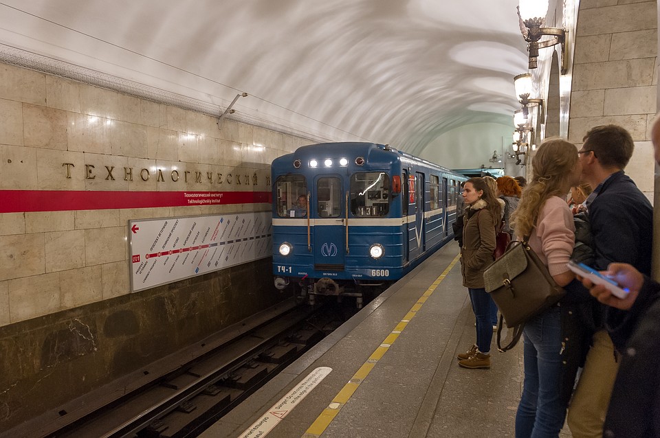 Предупредительный гудок в метро, оказывается, нужен, когда состав следует мимо станции без остановки.