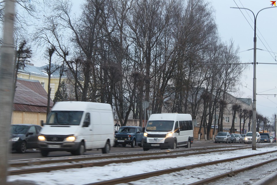 В Смоленске сняли с рейсов несколько грязных маршруток.
