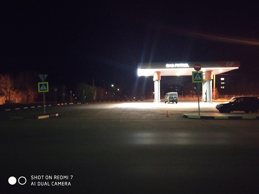 Пешехода не пропустил водитель "Приоры", который перевозил на буксире "девятку"