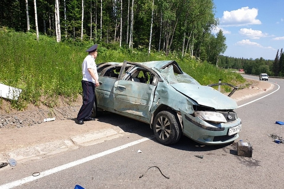 Под Красноярском по вине женщины-водителя погибли пассажирка с маленькой дочерью. Фото: пресс-служба ГУ МВД России по краю