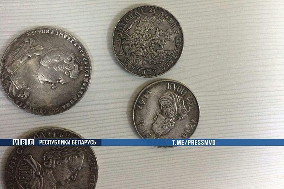 У злоумышленников был изъят целый пакет с монетами образца царской чеканки. Фото: МВД.